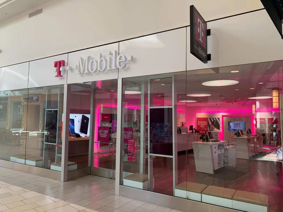 Exterior photo of T-Mobile store at Tacoma Mall In-line, Tacoma, WA