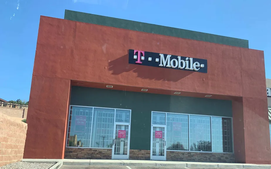 Exterior photo of T-Mobile store at Unser Blvd & Wexford, Rio Rancho, NM