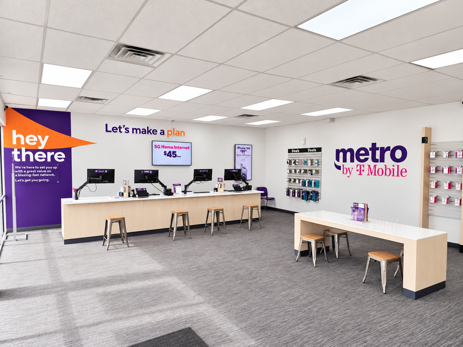 Metro by T-Mobile 6001 West Ave - 6001 West Ave 