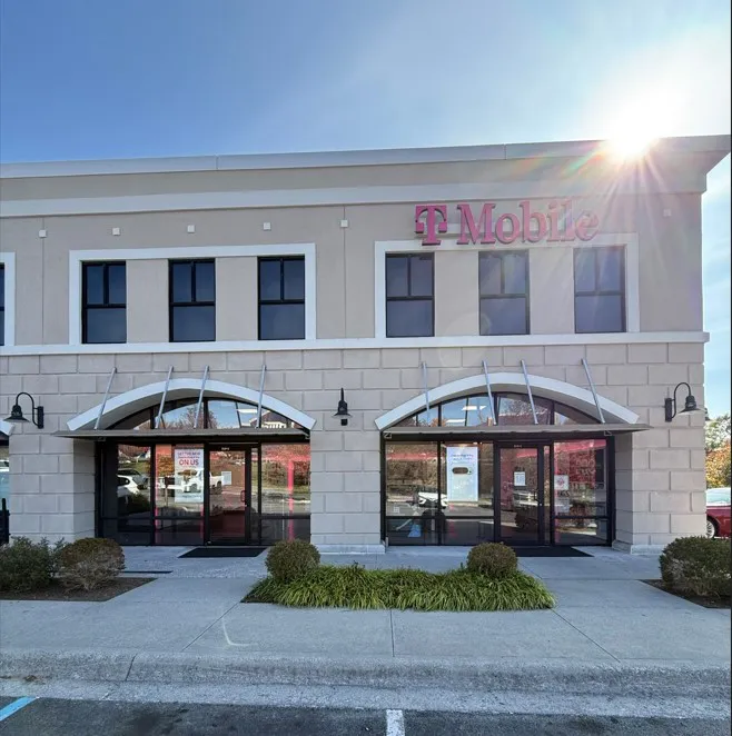  Exterior photo of T-Mobile Store at Lewisburg - Gateway Blvd, Lewisburg, WV 