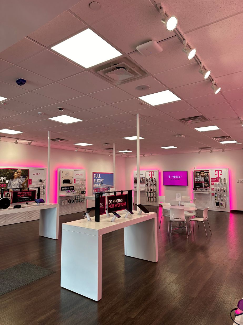 Interior photo of T-Mobile Store at E Hwy 260 & N Beeline Hwy, Payson, AZ
