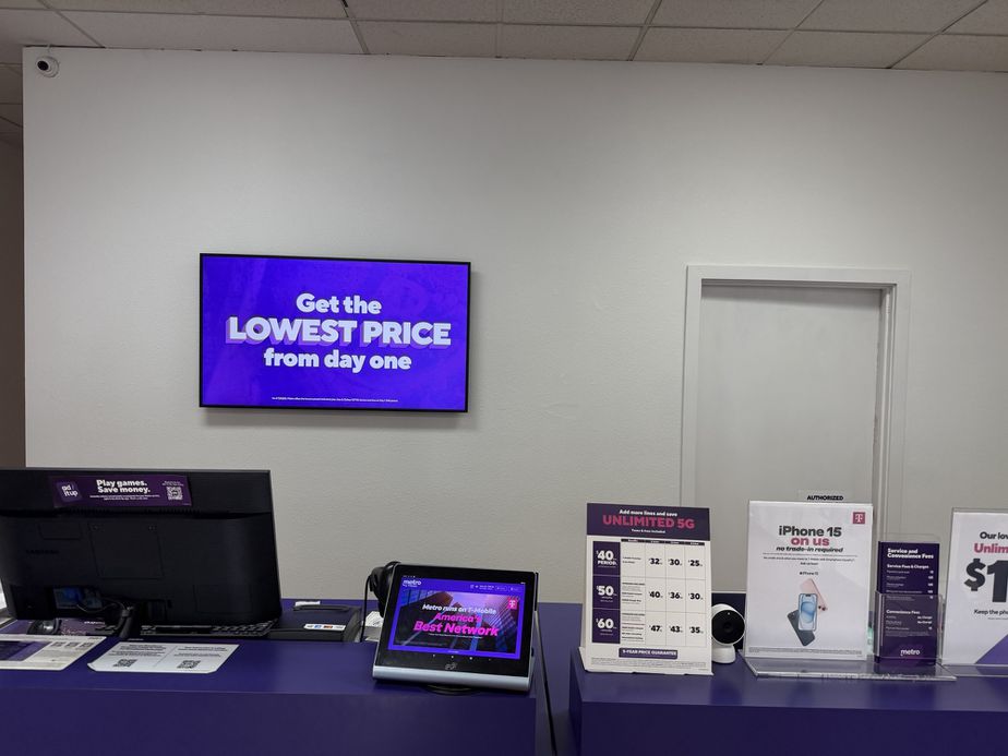 Metro by T-Mobile 142 Washington Ave N - 142 Washington Ave N 