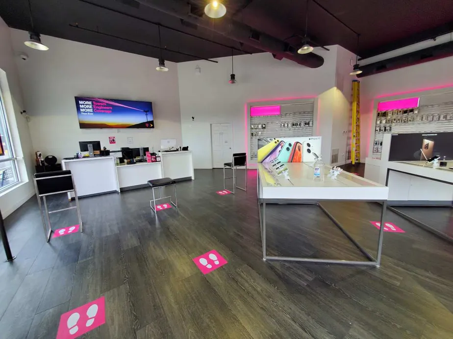  Interior photo of T-Mobile Store at Three Springs Dr & Hindman Ln, Weirton, WV 