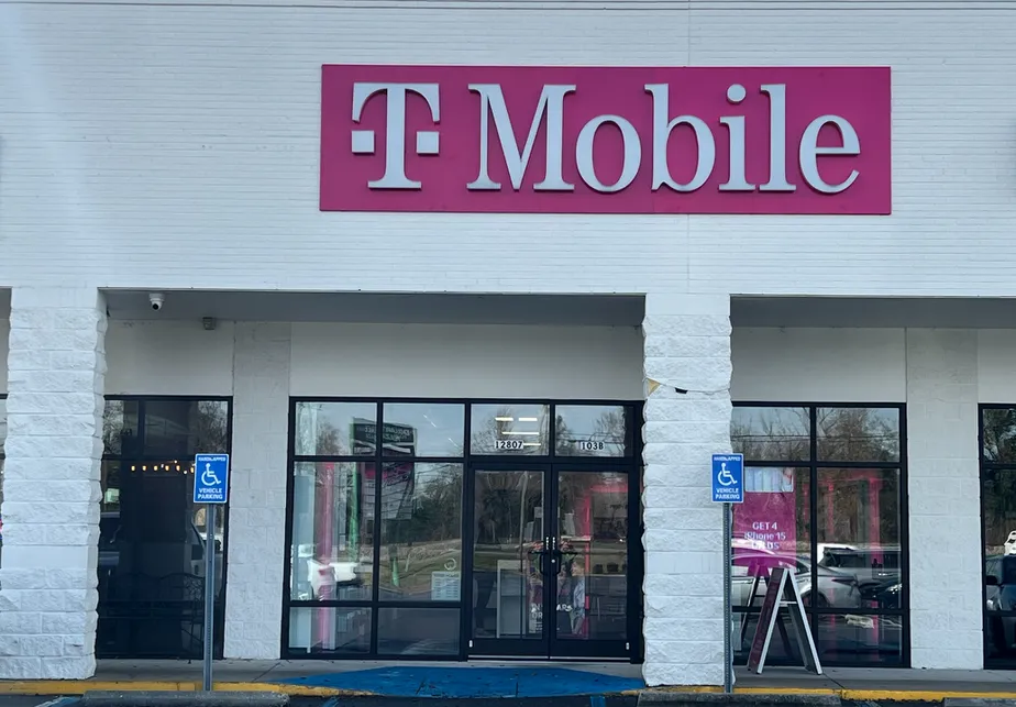 Foto del exterior de la tienda T-Mobile en US 90 & Coronador Dr, Luling, LA