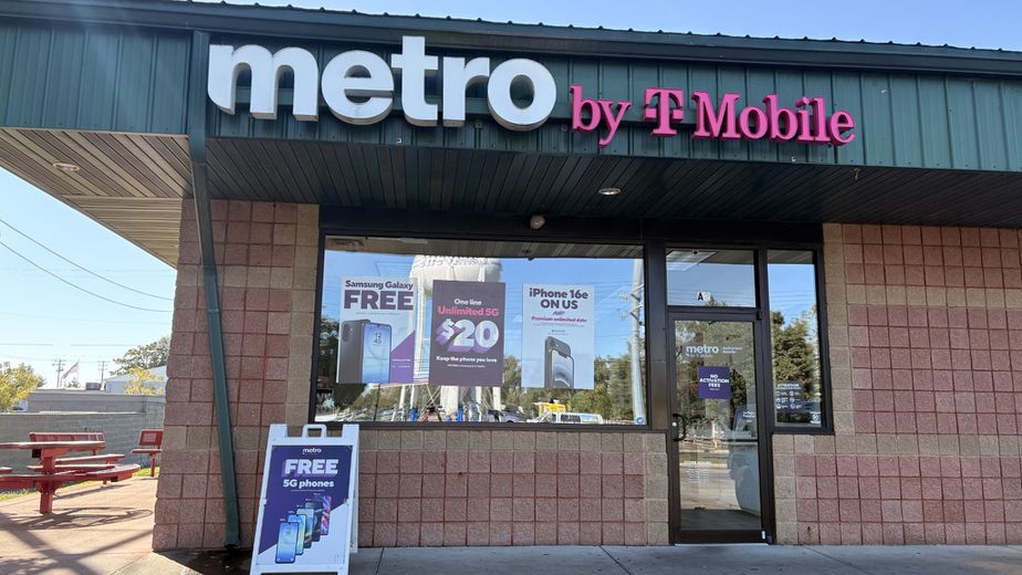 Metro by T-Mobile 3205 Union St - 3205 Union St 
