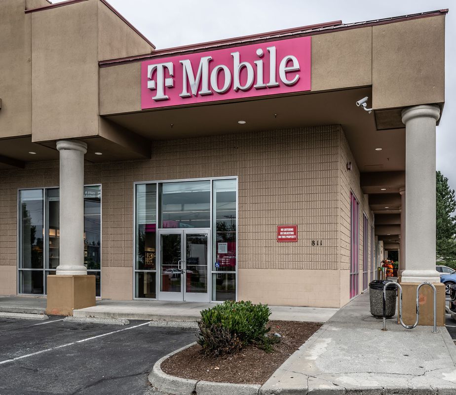 Exterior photo of T-Mobile Store at Everett Mall Way & 95th Ct SE, Everett, WA
