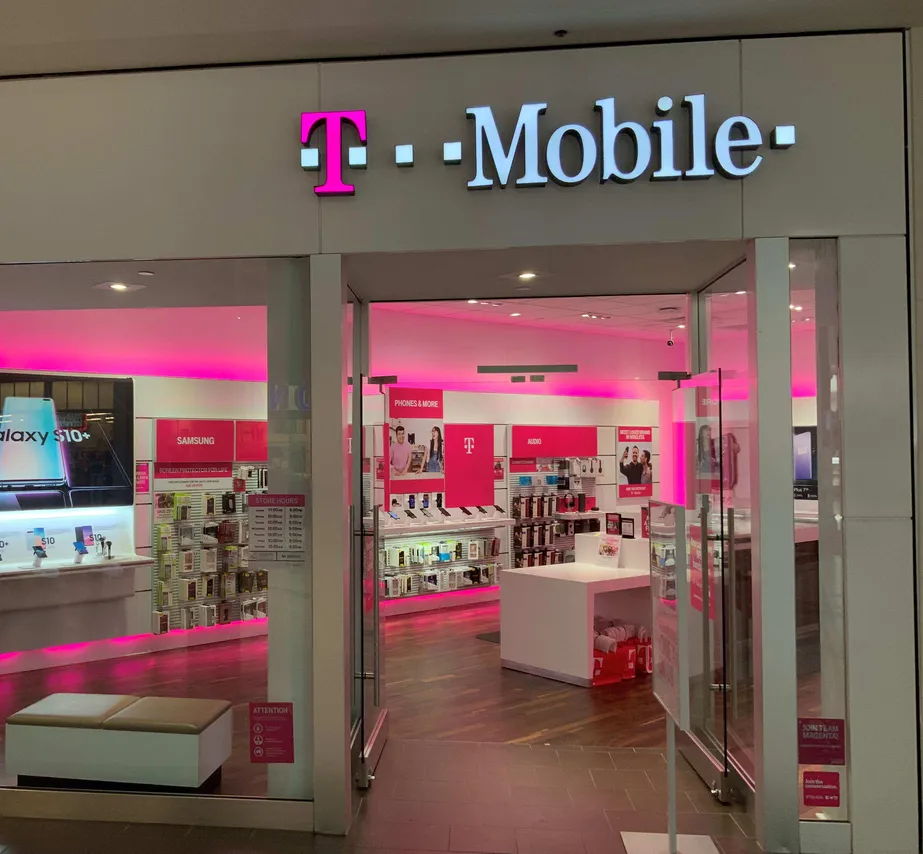 Exterior photo of T-Mobile store at Crystal Mall 1, Waterford, CT