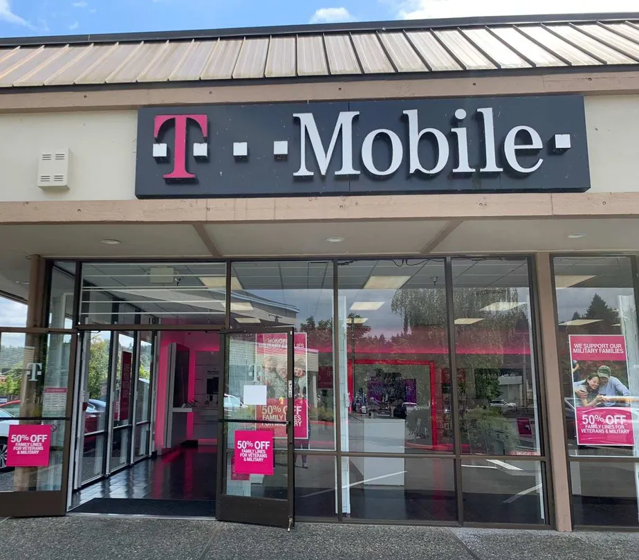 Exterior photo of T-Mobile store at Bothell Way & 191st, Bothell, WA