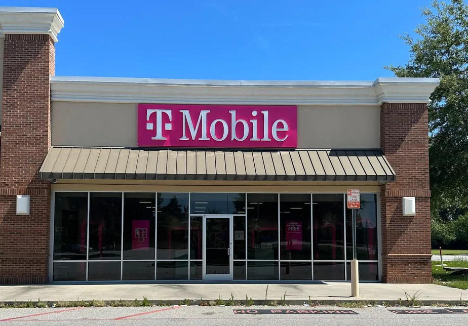 Exterior photo of T-Mobile Store at State Rd & Chesterfield Hwy, Cheraw, SC