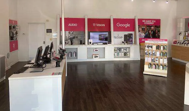 Foto del interior de la tienda T-Mobile en Calumet Ave & Broadmoor Dr 3, Munster, IN