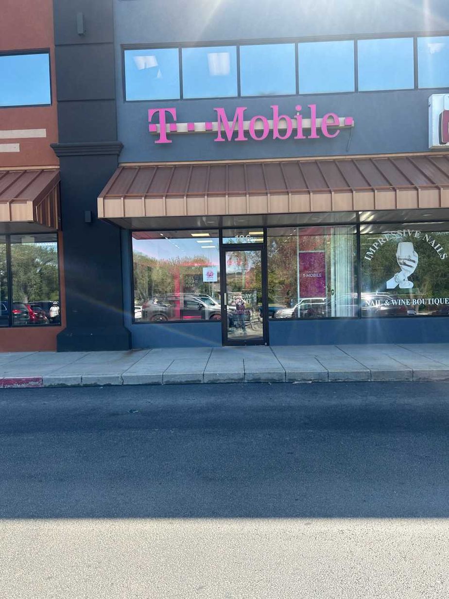 Exterior photo of T-Mobile Store at The Plaza at Omaha, Rapid City, SD