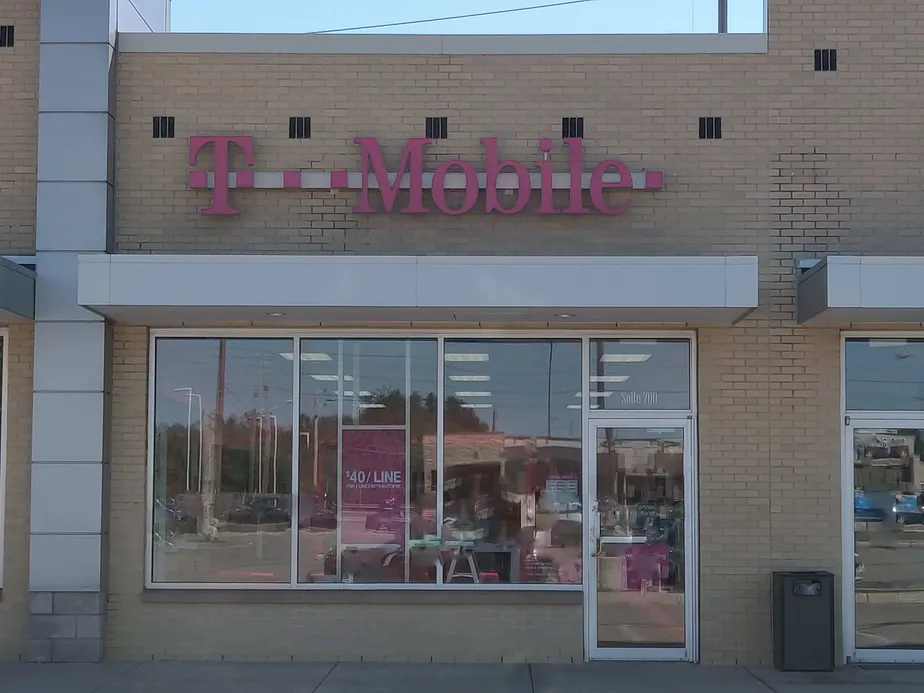 Exterior photo of T-Mobile store at N Keystone Ave & 54th, Indianapolis, IN