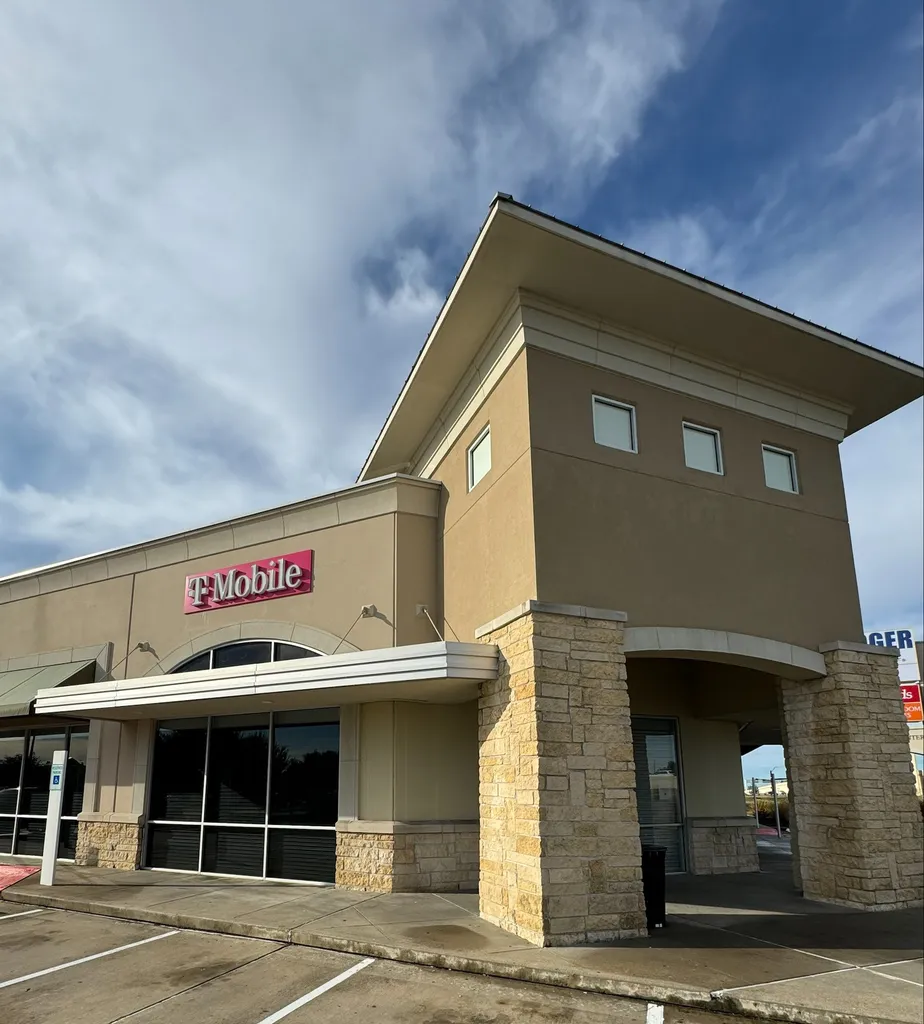  Exterior photo of T-Mobile Store at 59 & Reading Rd, Rosenberg, TX 