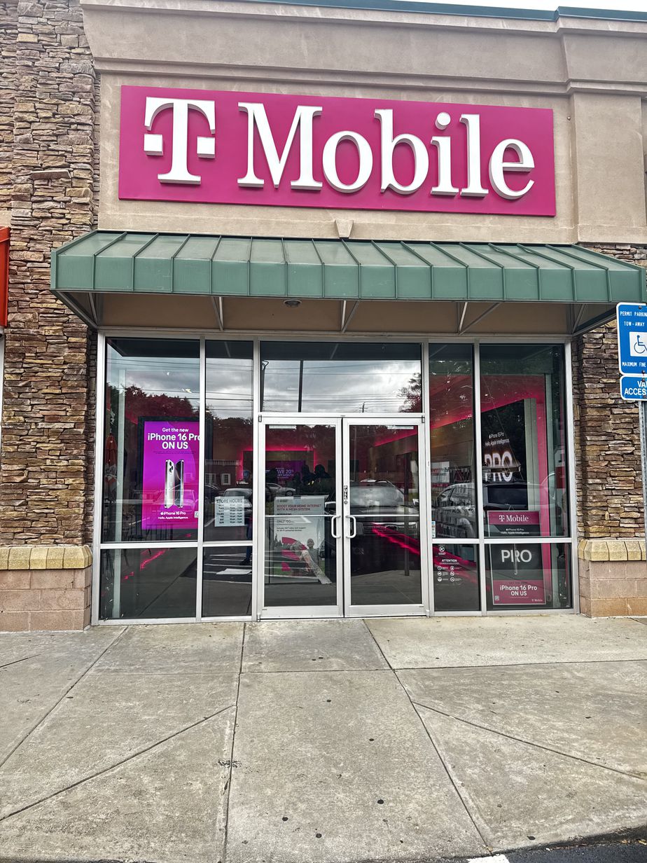 Exterior photo of T-Mobile Store at Panola Rd, Lithonia, GA