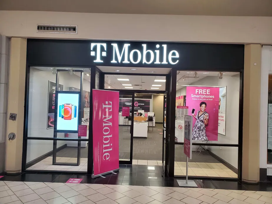 Exterior photo of T-Mobile store at Dover Mall 4, Dover, DE