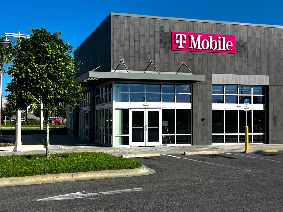 Exterior photo of T-Mobile Store at Tomoka Town Center, Daytona Beach, FL