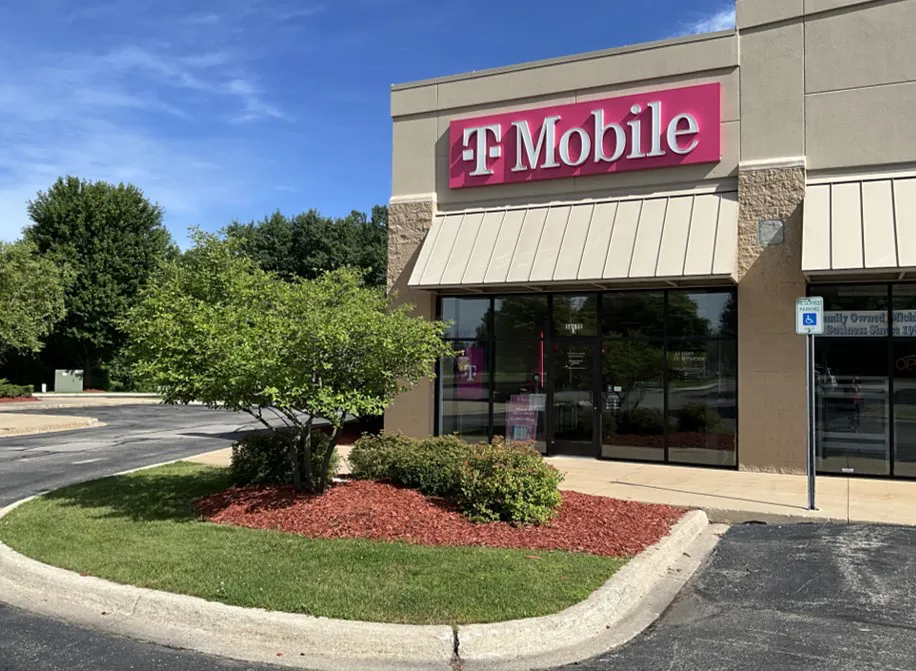  Exterior photo of T-Mobile Store at Isabella Dr & Waldron Way, Big Rapids, MI 