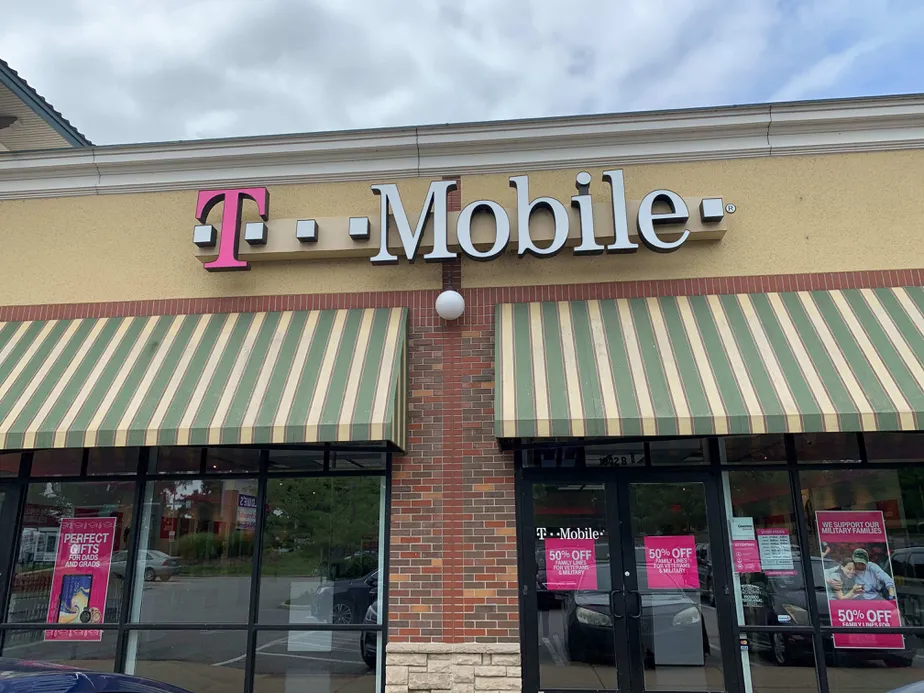 Exterior photo of T-Mobile store at I-55 & Loughborough Ave, St. Louis, MO
