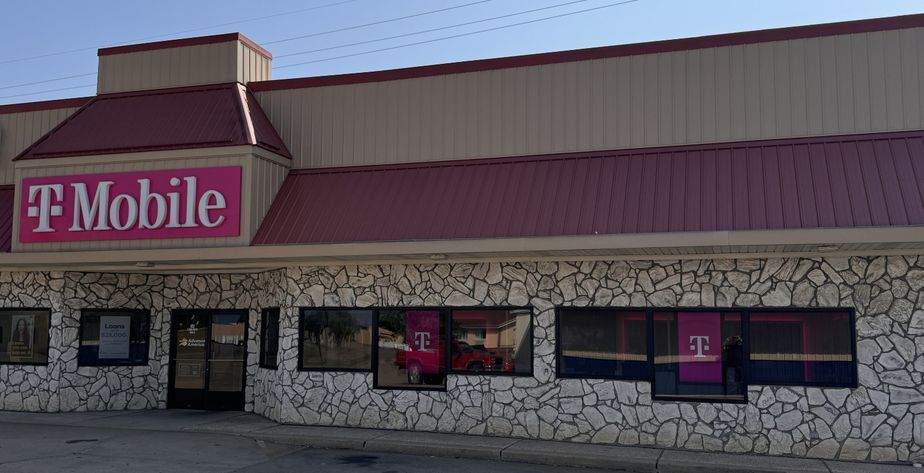 Exterior photo of T-Mobile Store at High St & Route 21, Potosi, MO