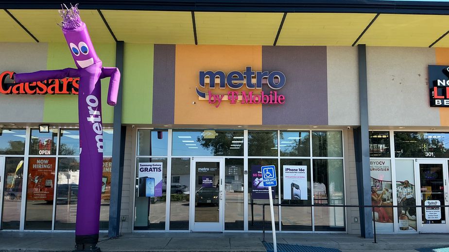 Metro by T-Mobile 305 W Northside Dr - 305 W Northside Dr 
