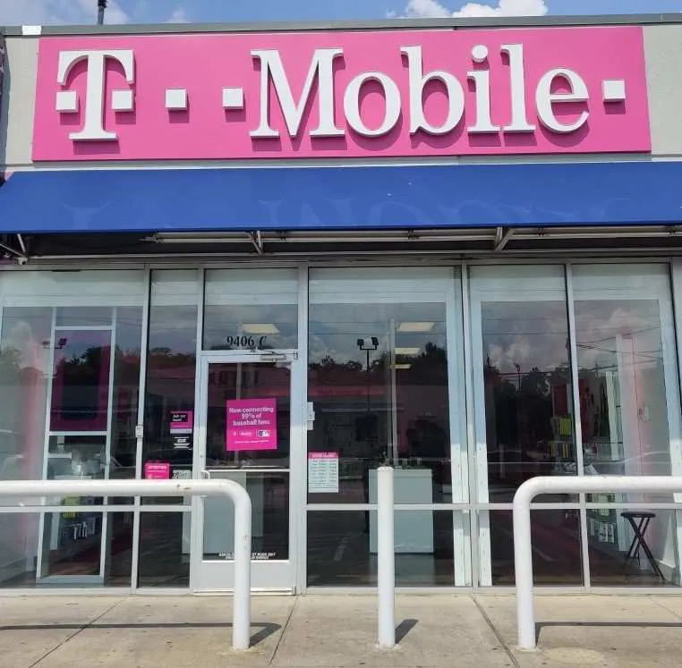 Exterior photo of T-Mobile store at Cullen Blvd & Wilmington St, Houston, TX