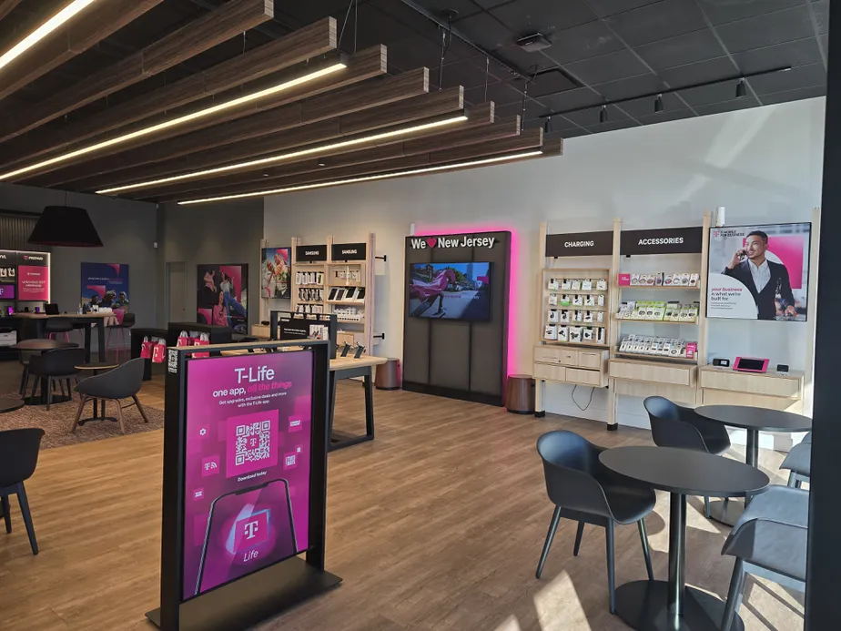  Interior photo of T-Mobile Store at US Hwy 22 & W Chestnut, Union, NJ 