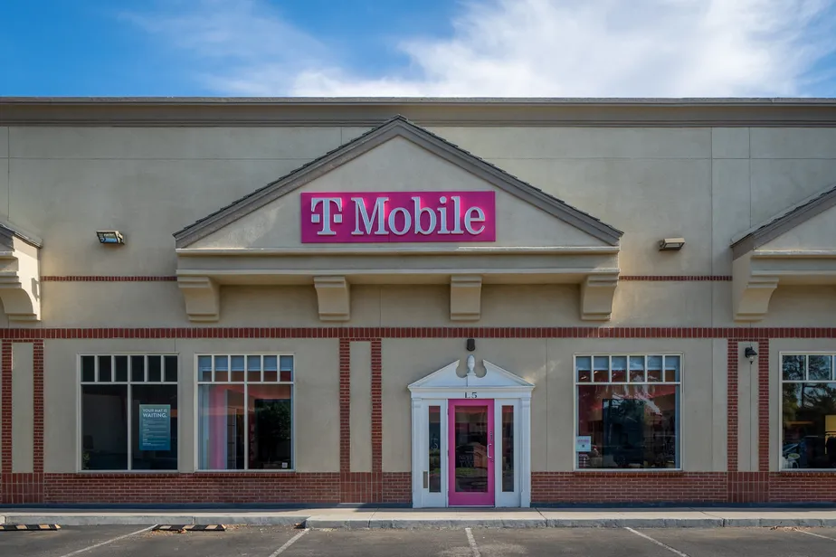 Exterior photo of T-Mobile Store at The Marketplace On Ming, Bakersfield, CA