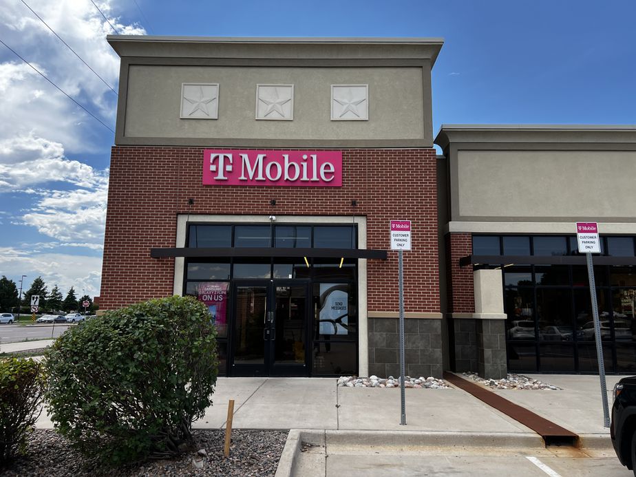 Exterior photo of T-Mobile Store at Arapahoe & Parker, Centennial, CO