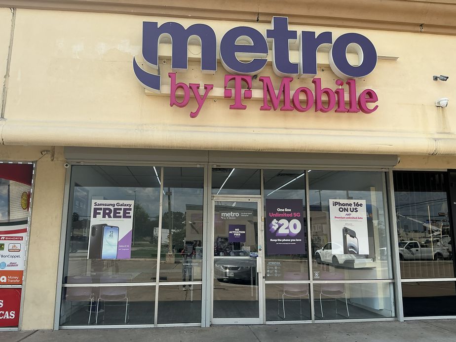 Metro by T-Mobile 12313 BELLAIRE BLVD, - 12313 BELLAIRE BLVD, 