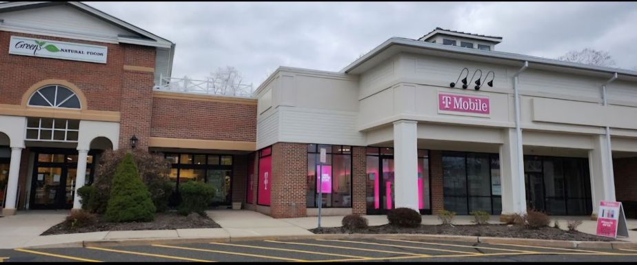 Exterior photo of T-Mobile Store at The Streets of Chester, Chester, NJ