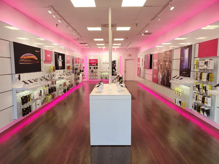 Interior photo of T-Mobile Store at Gladiolus Dr & McGregor Blvd, Fort Myers, FL