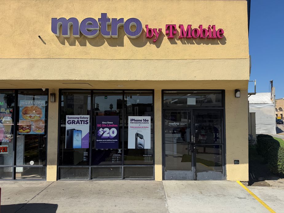 Metro by T-Mobile 6361 S Alameda St - 6361 S Alameda St 