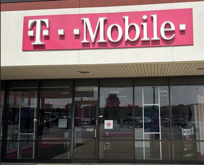 Exterior photo of T-Mobile Store at W Galena Ave & N Park Blvd, Freeport, IL
