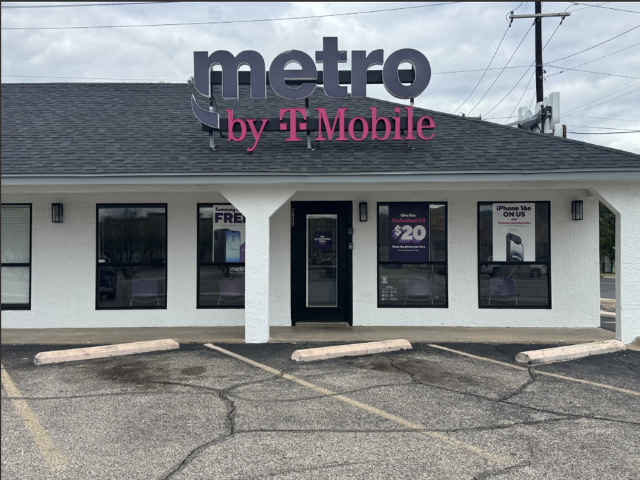 Metro by T-Mobile 2802 Sherwood Way - 2802 Sherwood Way