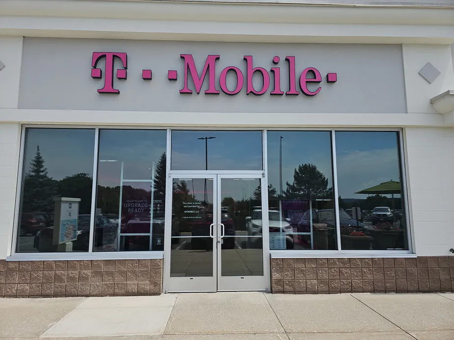  Exterior photo of T-Mobile Store at Augusta, ME, Augusta, ME 