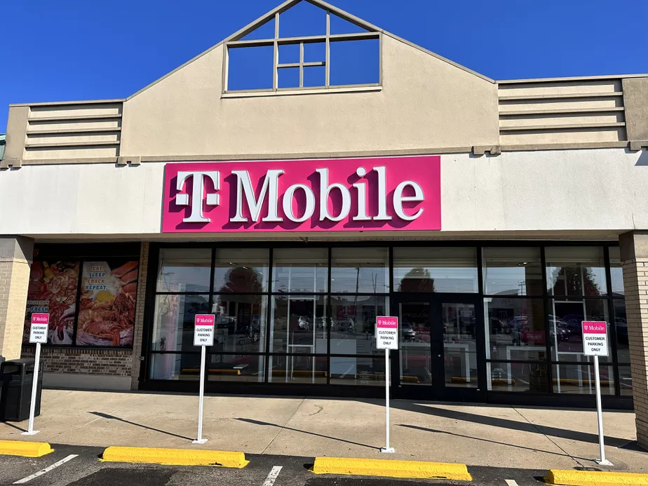  Exterior photo of T-Mobile Store at Country Fair Shopping Center, Canton, OH 