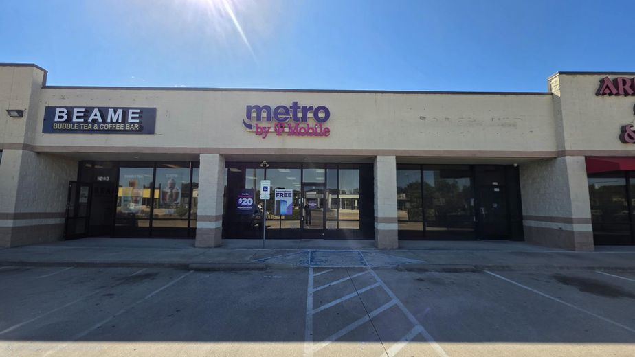Metro by T-Mobile 2424 W Pioneer Pkwy C - 2424 W Pioneer Pkwy C 