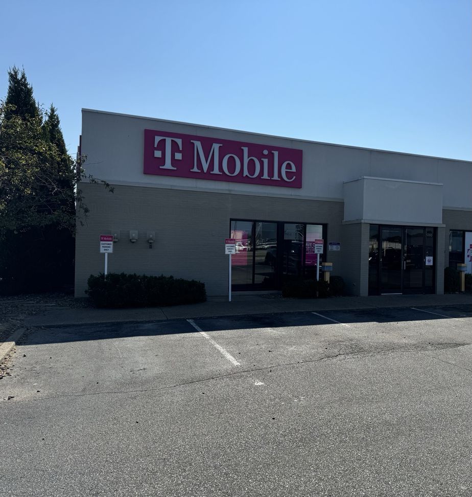Exterior photo of T-Mobile Store at N Green River Rd & Plz E Blvd, Evansville, IN