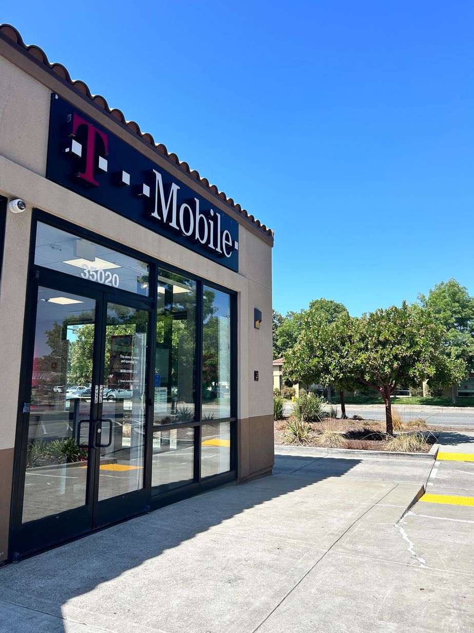 Exterior photo of T-Mobile Store at Newark & Jarvis, Newark, CA