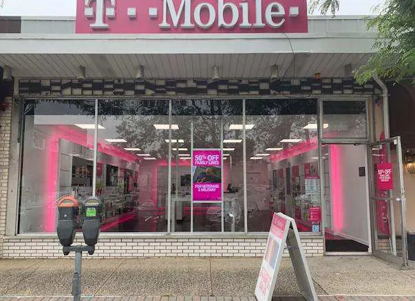 Exterior photo of T-Mobile store at E Central Ave & N William St, Pearl River, NY