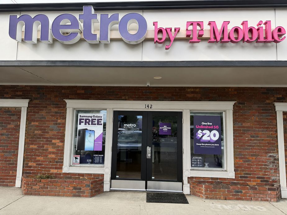 Metro by T-Mobile 142 Washington Ave N - 142 Washington Ave N 