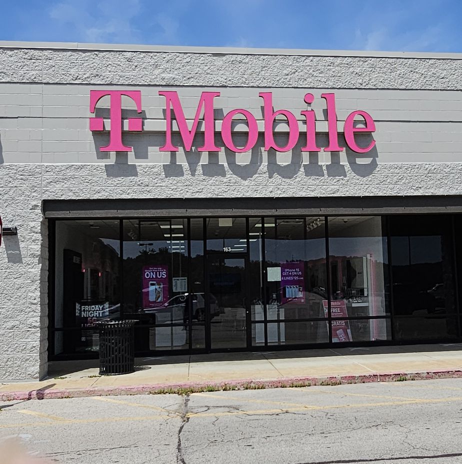 Exterior photo of T-Mobile Store at Eureka Twn Ctr Dr & W 5th St, Eureka, MO