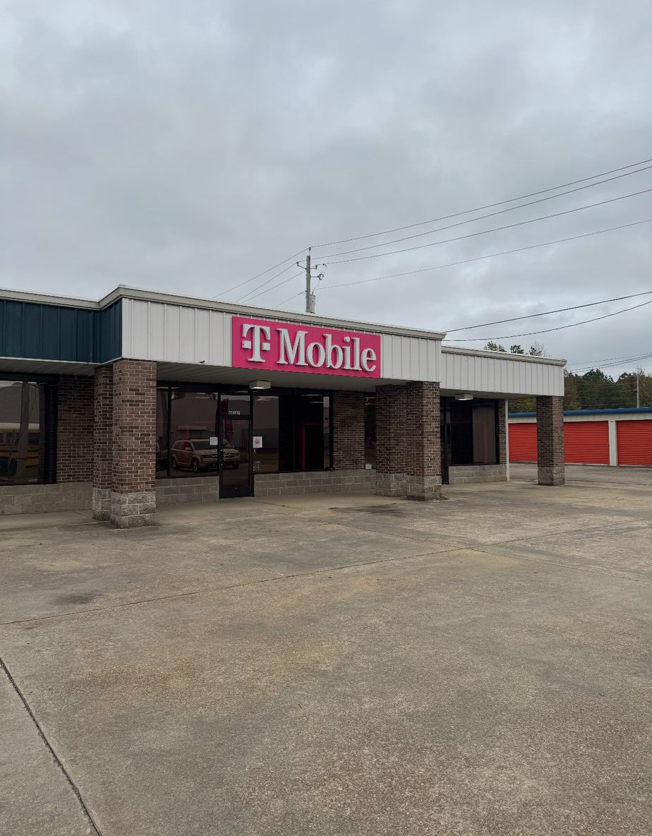 T-Mobile US 45 & 14th Ave N