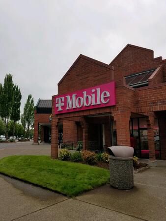 Exterior photo of T-Mobile Store at King City, Tigard, OR