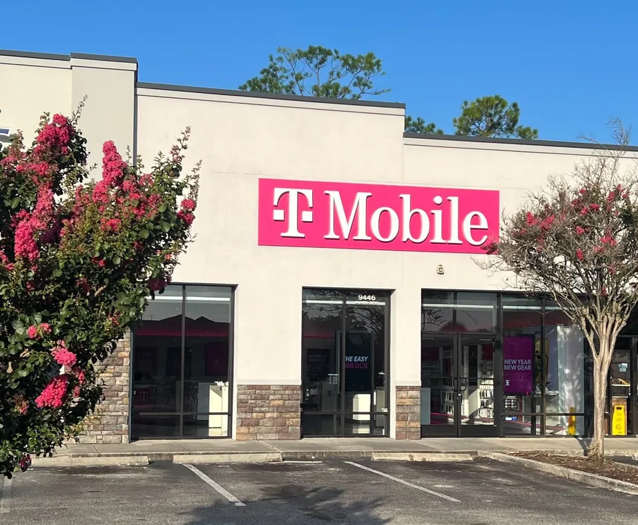 Exterior photo of T-Mobile Store at Regency Point, Jacksonville, FL