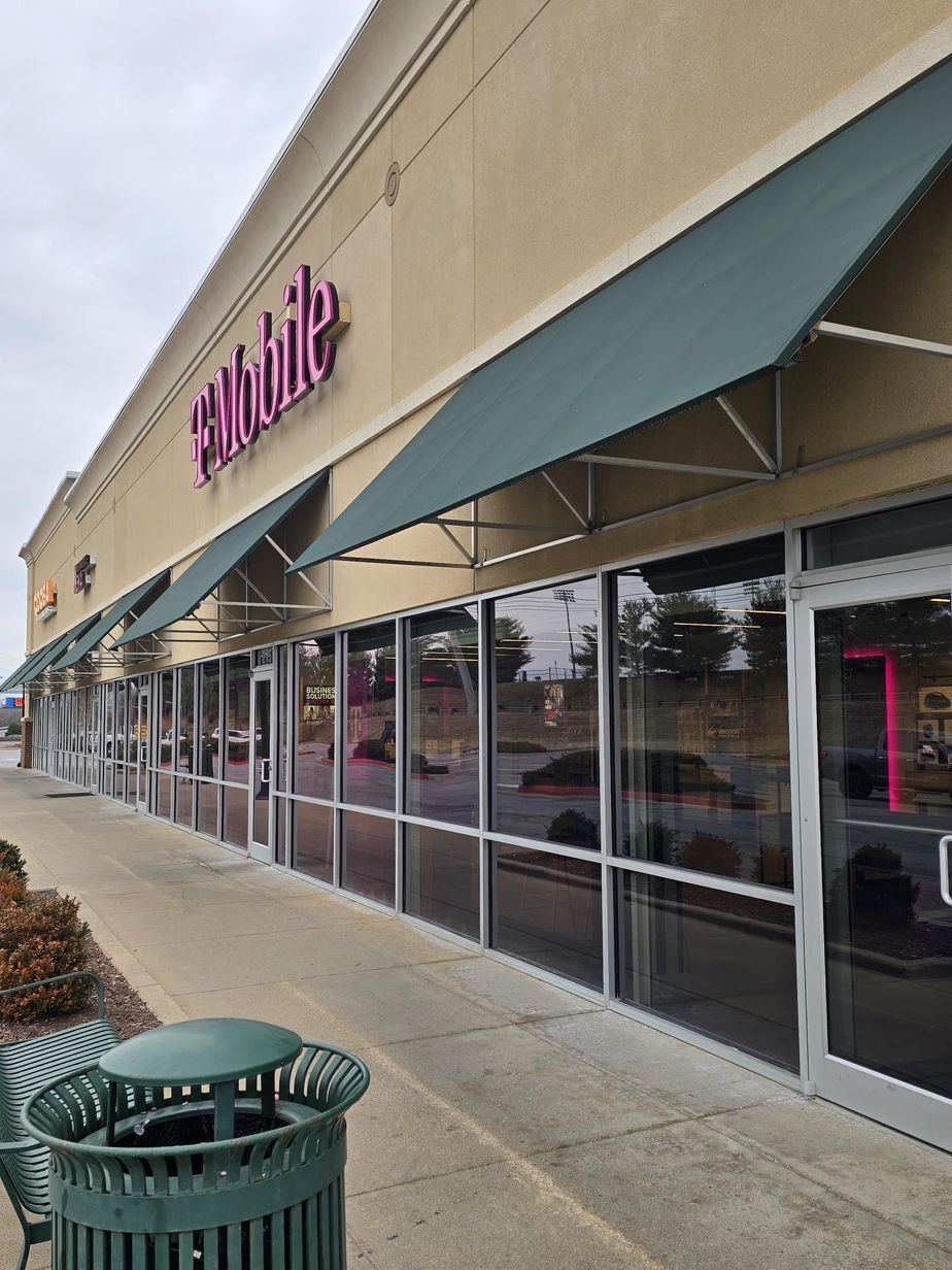 Exterior photo of T-Mobile Store at Harrisonburg Crossing, Harrisonburg, VA