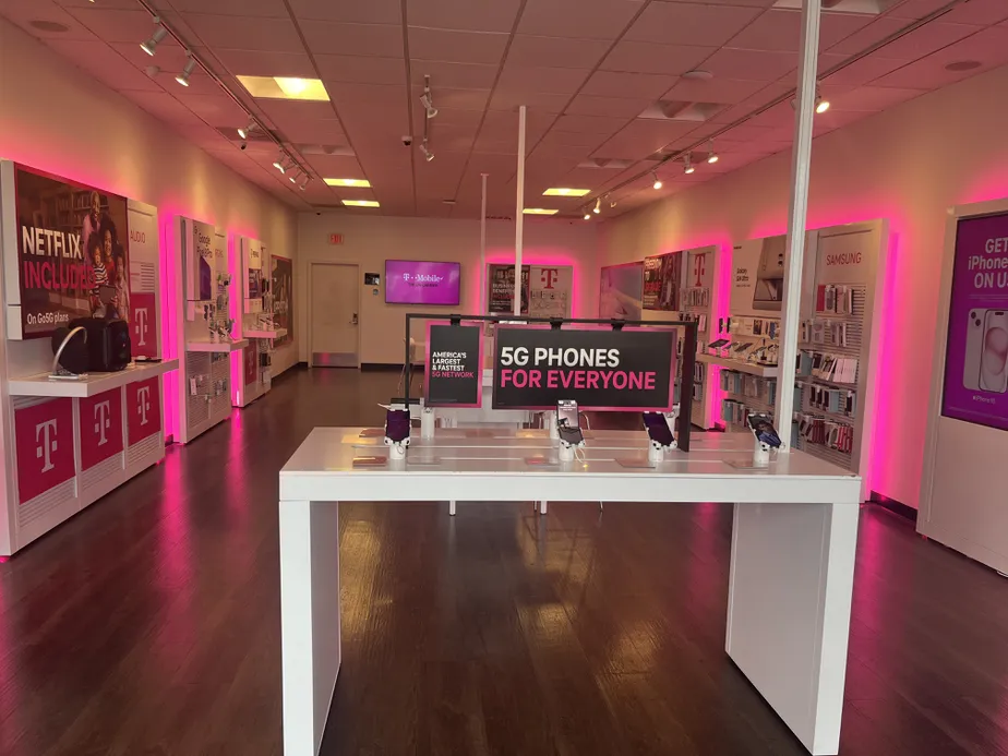  Interior photo of T-Mobile Store at Gentilly Blvd & Elysian Fld Av, New Orleans, LA 