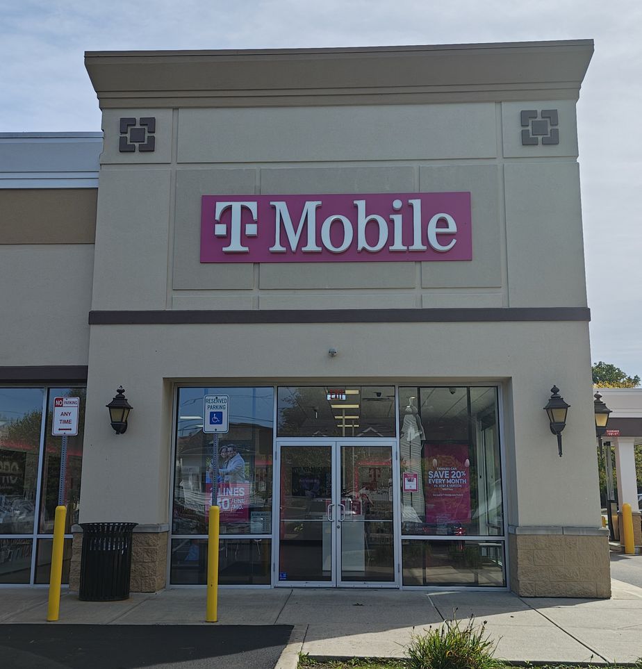 Exterior photo of T-Mobile Store at Furnace Rd & SR 104, Ontario, NY