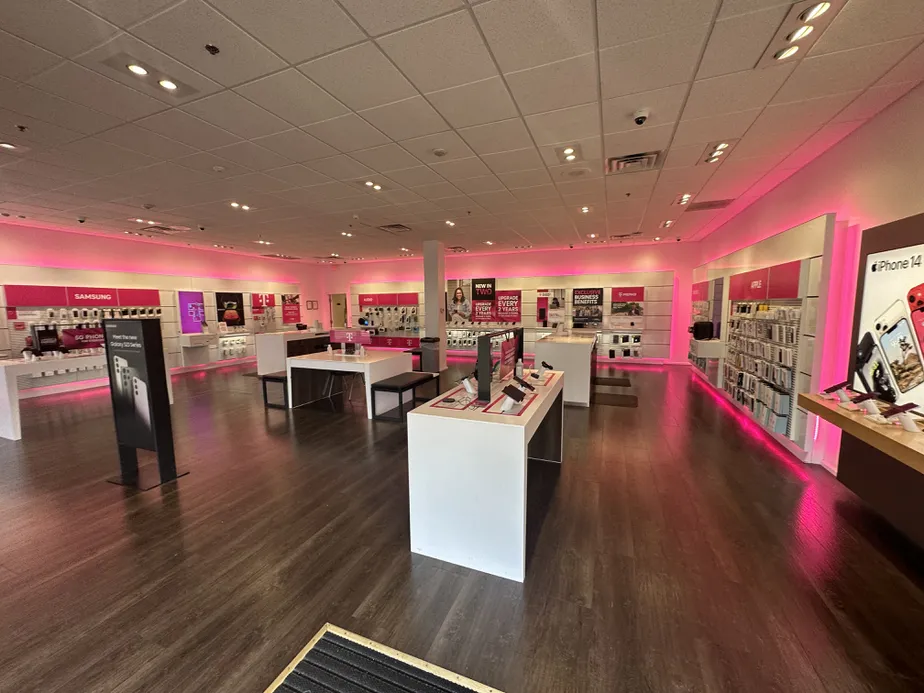 Interior photo of T-Mobile Store at I-35 & Highway 152, Liberty, MO