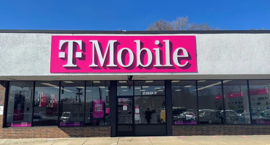 Exterior photo of T-Mobile store at E 95th St & S Jeffery Ave, Chicago, IL